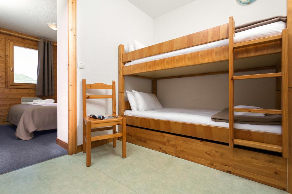 Madame Vacances Les Chalets Du Praz La Plagne Room photo
